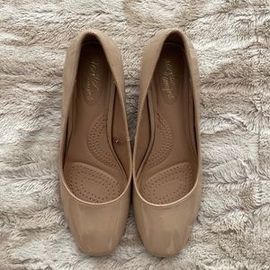 Beige small heeled round toe shoes